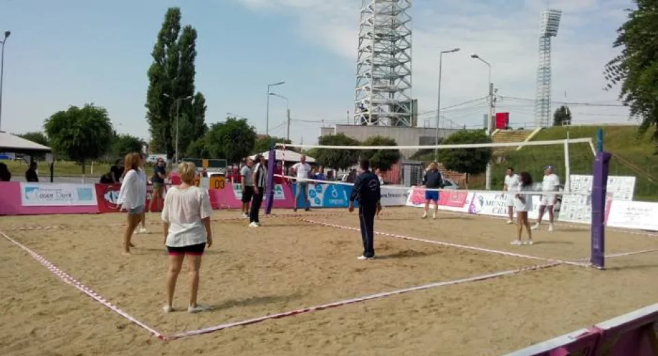 Foto Două zile cu volei pe nisip la Polivalentă