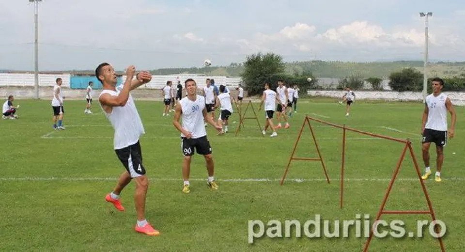 Foto Pandurii se pregătesc la Curtea de Argeş