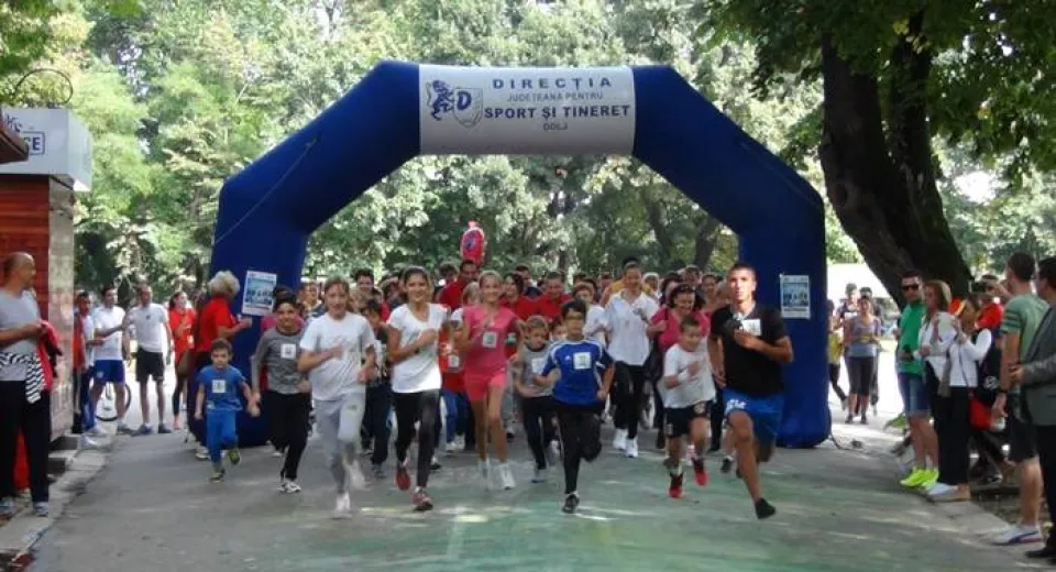 Foto Peste 200 de craioveni au alergat pentru copiii cu autism