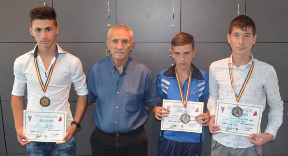 Foto Boxerii craioveni s-au întors cu „mănuşile” pline de medalii