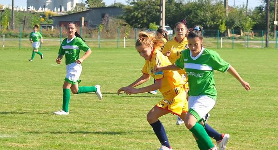Foto Un gol la trei minute, într-un meci de fotbal