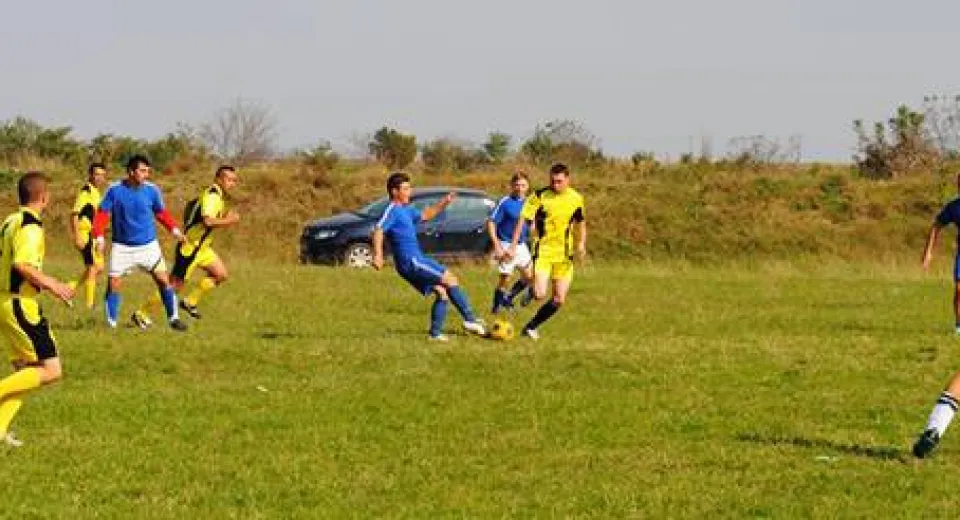Foto Liderii rămân invincibili
