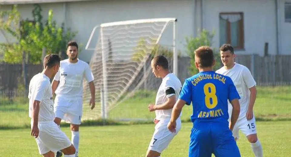 Foto Liderul vine la Podari