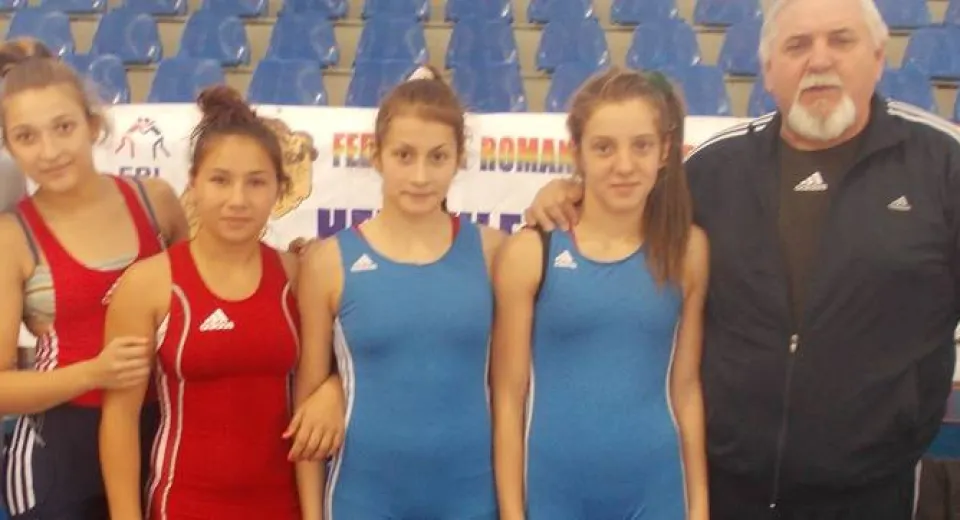 Foto Trei medalii de aur pentru CSM Drobeta