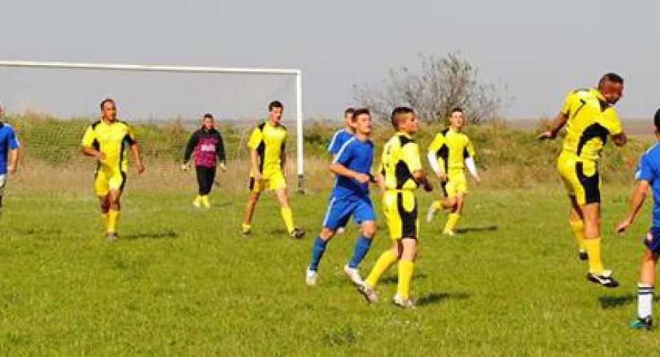 Foto Unirea şi Cârcea, imbatabile la cârma seriilor