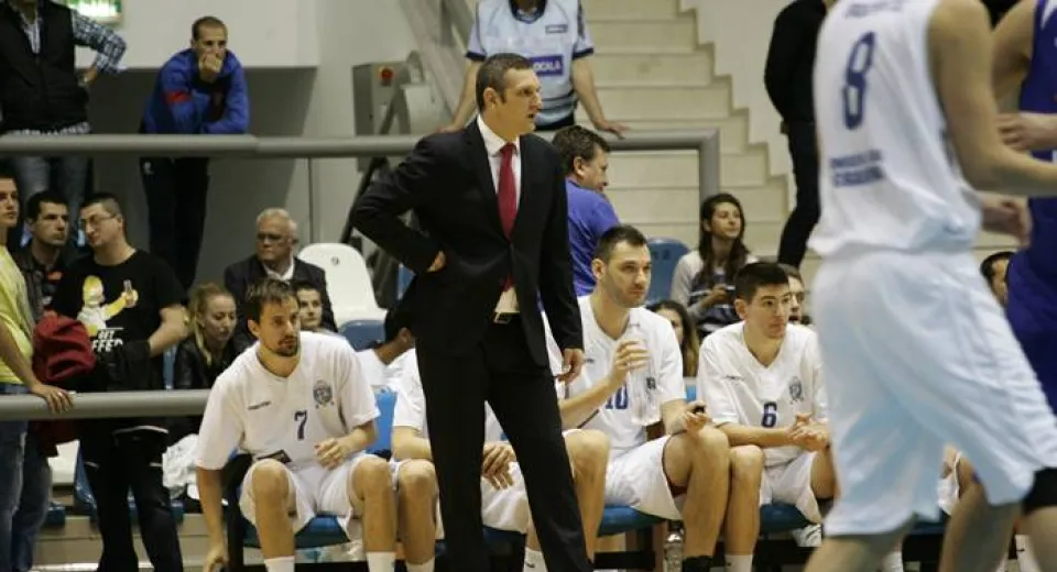 Foto Eşec previzibil în faţa campioanei