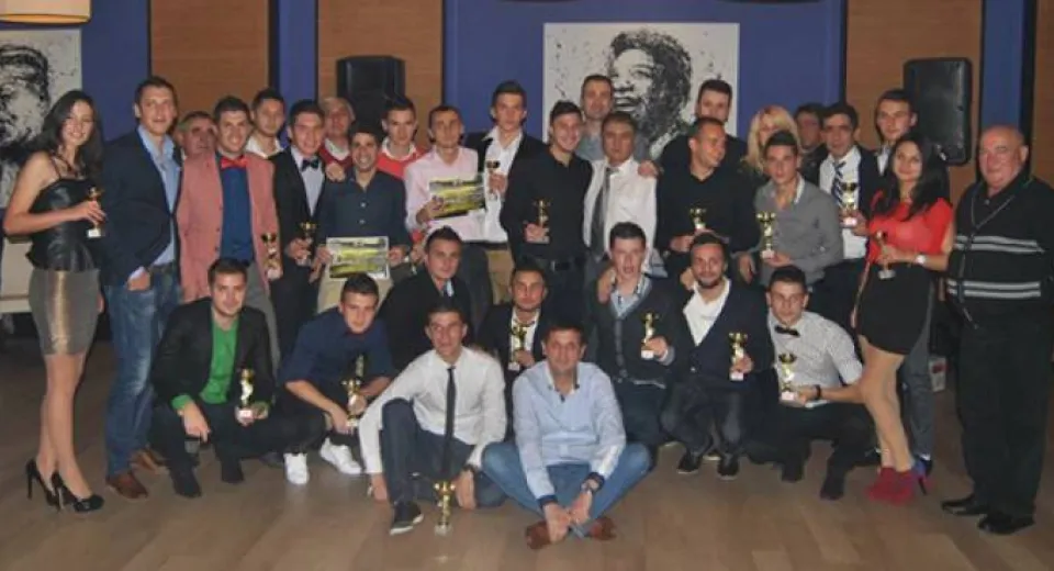 Foto Arbitrii doljeni, premiaţi la sfârşit de an