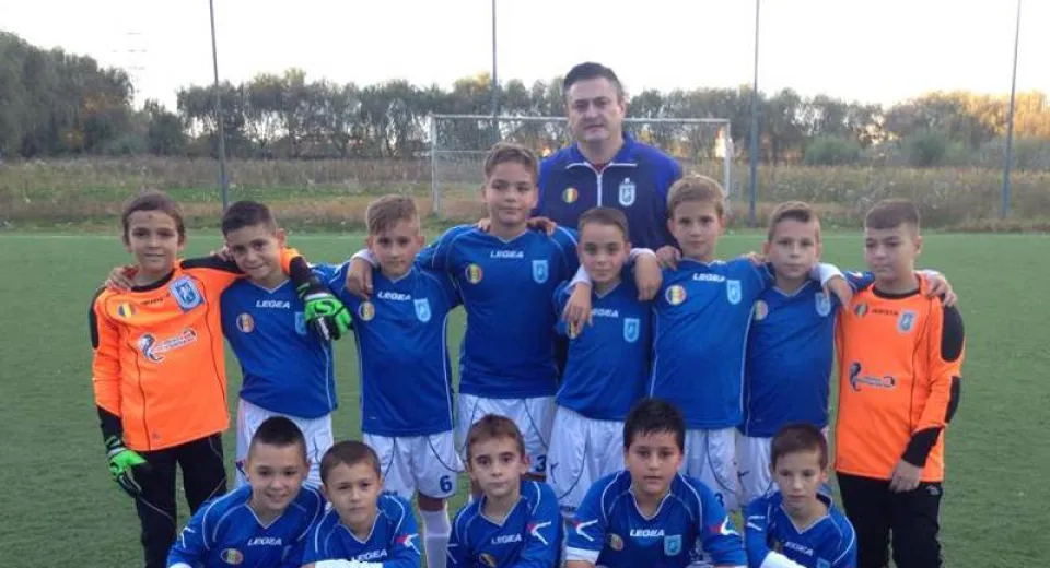 Foto Junior Craiova luptă pentru Cupa «Moş Crăciun»