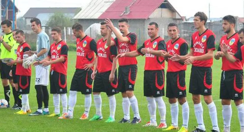Foto Bon sună adunarea la Podari