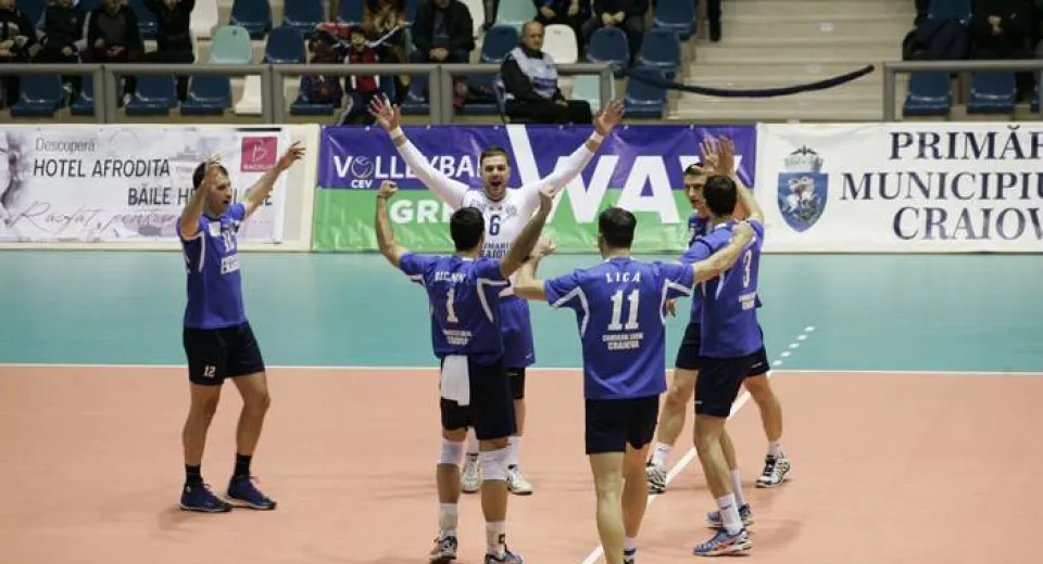 Foto Voleibaliştii din Bănie, la un punct de Dinamo