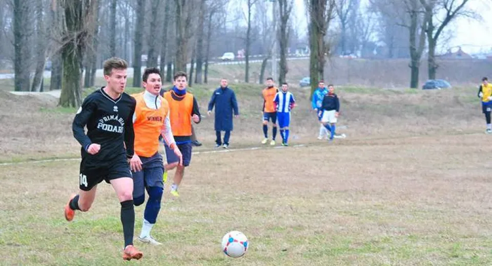 Foto Remiză albă între Işalniţa şi Podari