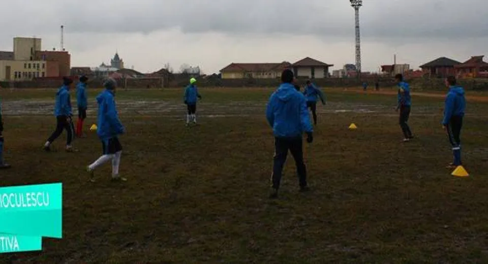 Foto Remiză în mocirla de pe <<Angelescu>>