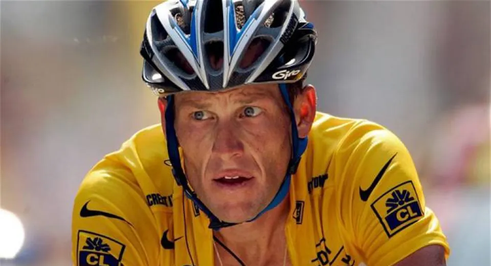 Foto Lance Armstrong trebuie să plătească 10 milioane de dolari