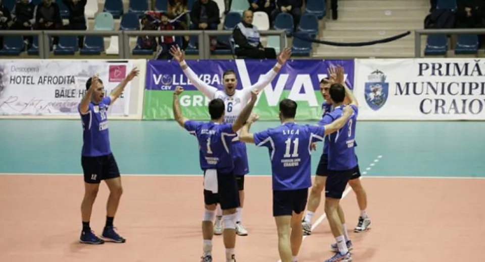 Foto Echipele de volei, la înălţime
