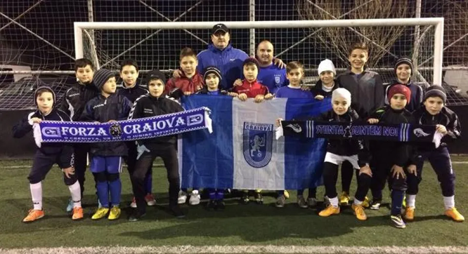 Foto Preşedintele Asociaţiei „Ştiinţa Suntem Noi”, alături de puii de leu: „Ei sunt viitorul Ştiinţei”