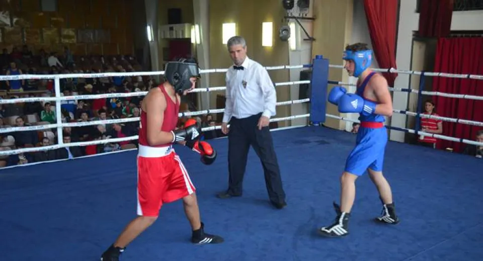 Foto Craiovenii şi-au împărţit pumni în ring