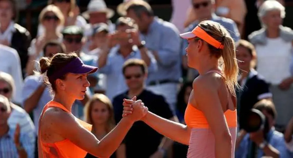 Foto Halep, la aproape 300 de puncte, de Şarapova