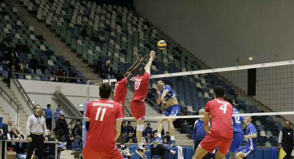 Foto Dinamo, victimă pentru bronz?