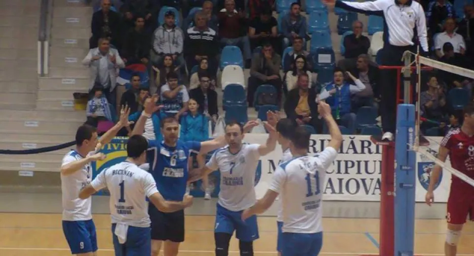 Foto Craiova conduce Dinamo în finala mică