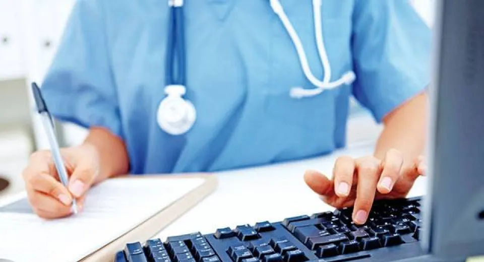 Foto Doctoriță din Vâlcea, cercetată pentru luare de mită și fals intelectual