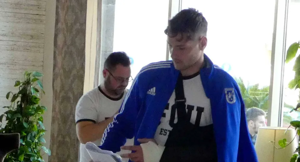Foto EXCLUSIV. Gugu și-a vizitat colegii la cantonament. Când își scoate mâna din ghips!