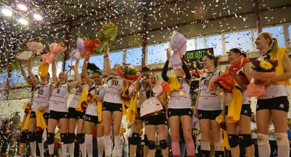 Foto Alba Blaj, în premieră, campioană naţională