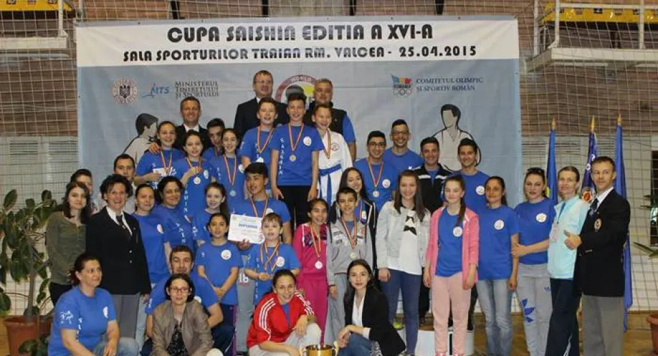 Foto Vâlcenii au păstrat trofeul