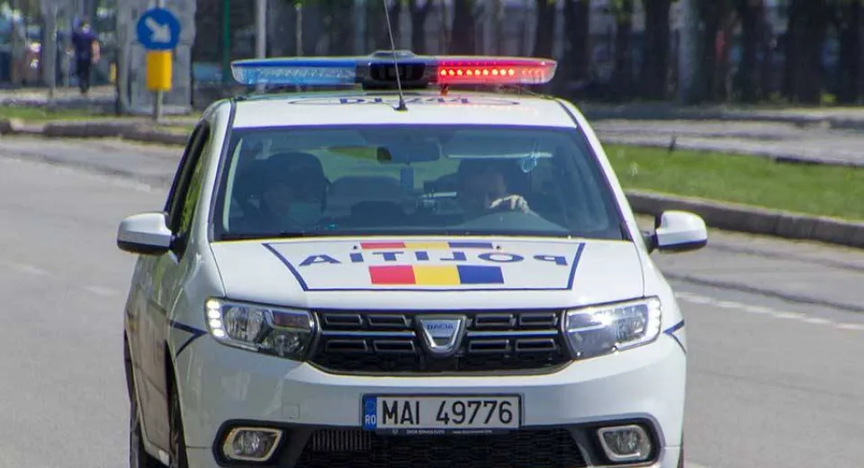 Foto Băut și fără permis, a intrat cu mașina într-un gard în localitatea Breasta