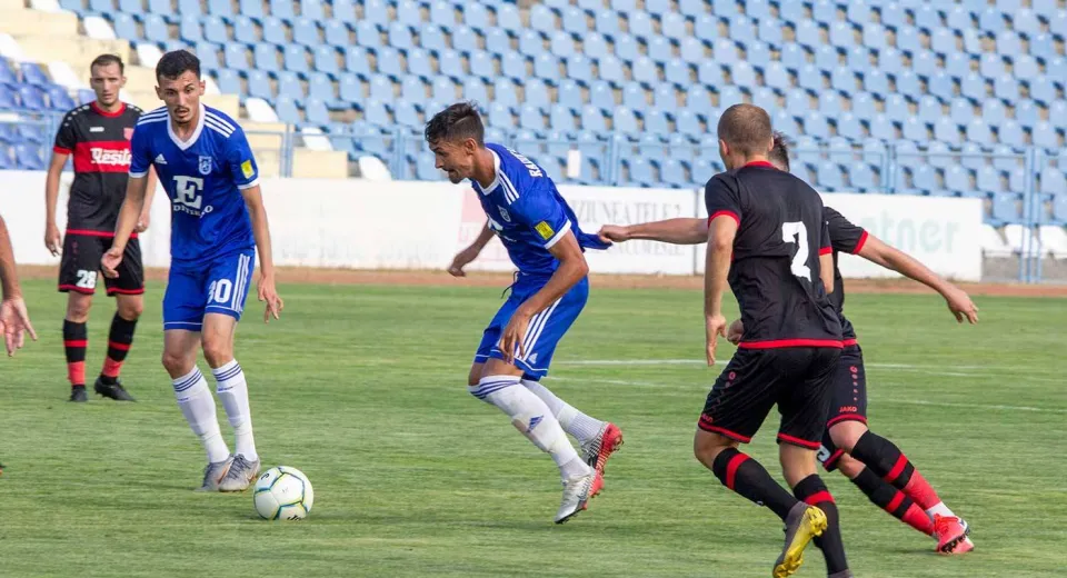 Foto Foame de fotbal. FC Universitatea Craiova, galop de sănătate cu Reșița!