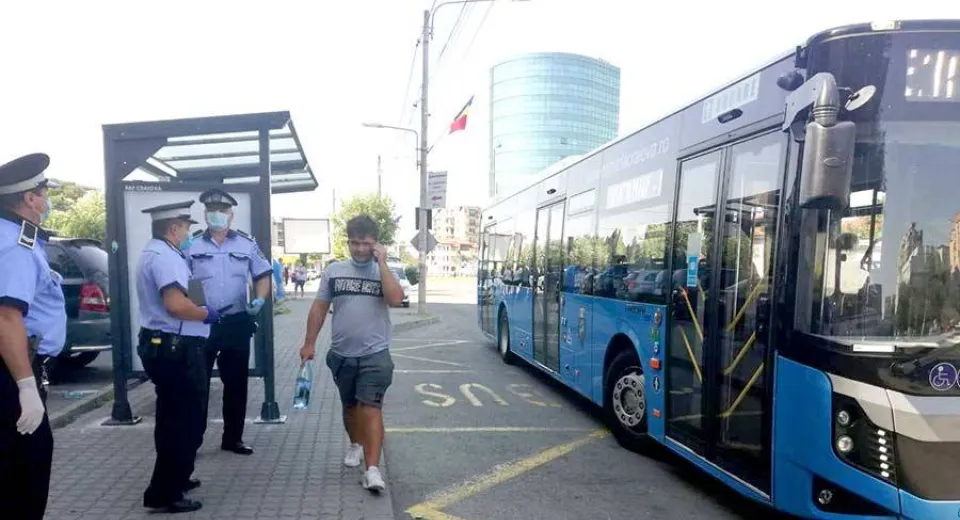 Foto Când polițiștii locali se fac că muncesc