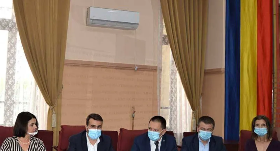 Foto Noul președinte al CJ Dolj și consilierii județeni au ridicat mandatele 