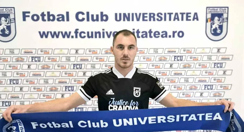Foto FC Universitatea a perfectat încă două transferuri. Vezi ce fotbaliști vor juca în Bănie!
