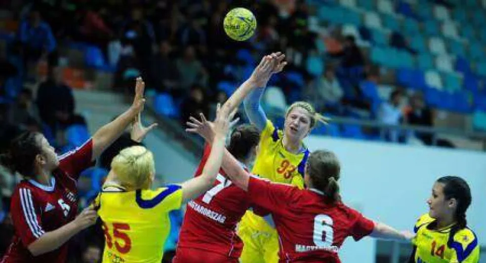 Foto Handbal feminin: România a făcut un pas mare spre calificarea la Campionatul Mondial 2015