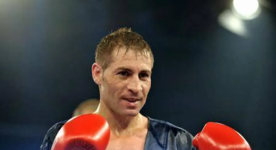 Foto Box: Viorel Simion a câştigat titlul WBF, Cristian Ciocan s-a impus la puncte, în gala de la Galaţi