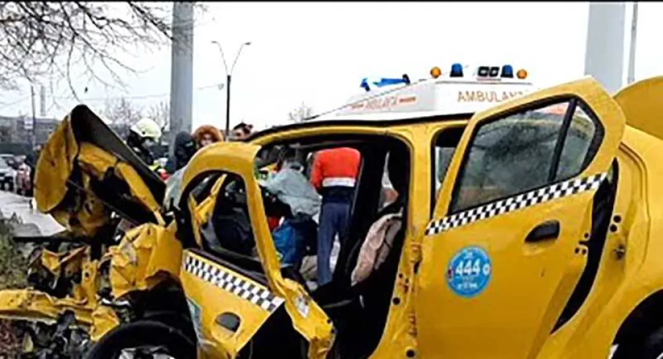 Foto Grav accident de circulație în Drobeta Turnu Severin