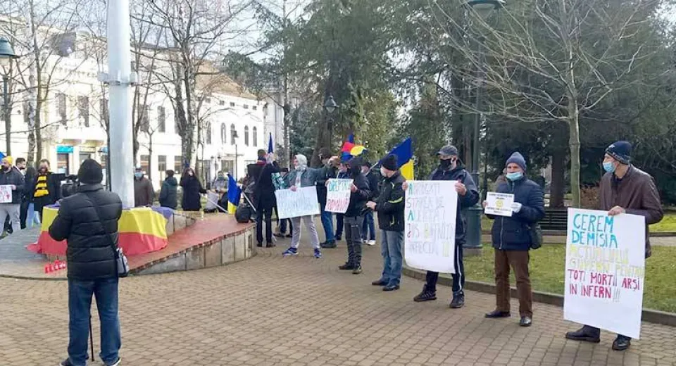 Foto Protest AUR în fața Prefecturii Mehedinți