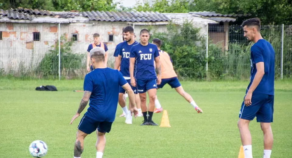 Foto EXCLUSIV. Doi jucători noi sub comanda lui Mutu la antrenament. Ispas și Voicu au plecat de la FCU!