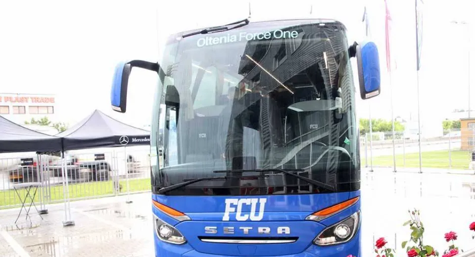 Foto Cel mai tare autocar din Liga 1 a ajuns în Bănie. Adrian Mititelu a plătit peste 500.000 de euro pentru Oltenia Force One!