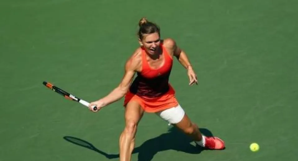 Foto Simona Halep vs. Flavia Pennetta 1-6, 3-6! Românca a fost depăşită de miza partidei cu Pennetta şi a părăsit competiţia de la US Open!