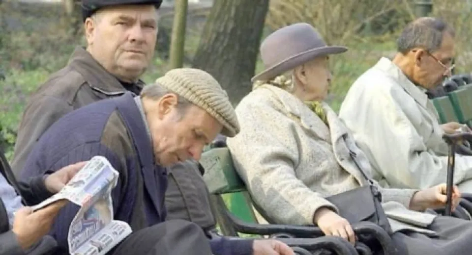 Foto Pensionarii cu venituri sub 2.500 de lei vor beneficia de un ajutor de 400 de lei în luna decembrie