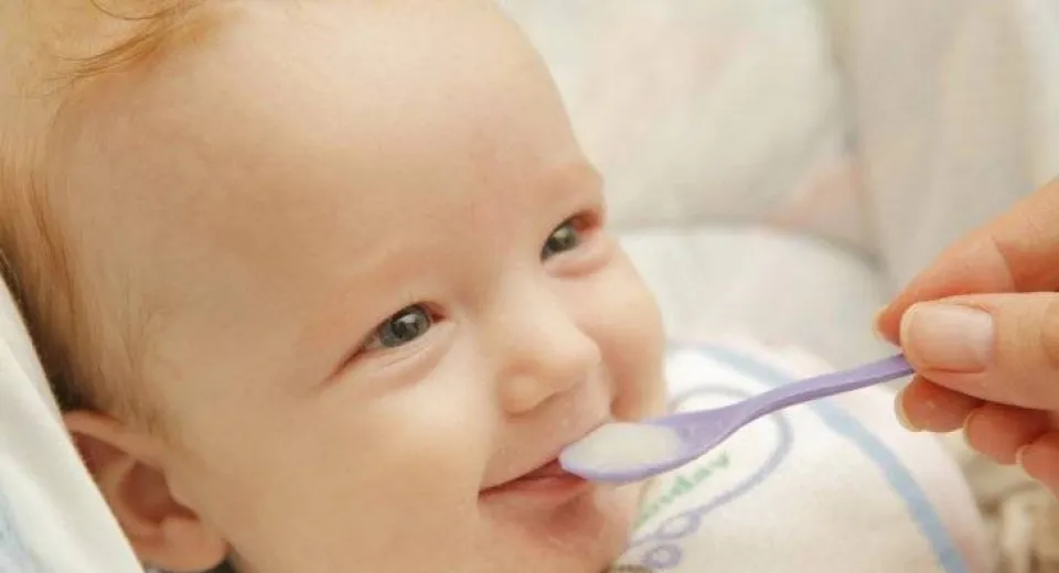 Foto Bolojan: mamele în concediu de creștere vor plăti CASS ca pensionarii