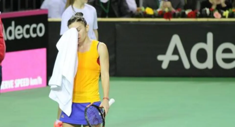 Foto Simona Halep: "Poate era mai bine dacă nu jucam"! Românca a fost eliminată de la Dubai, deşi era favorită numărul 1