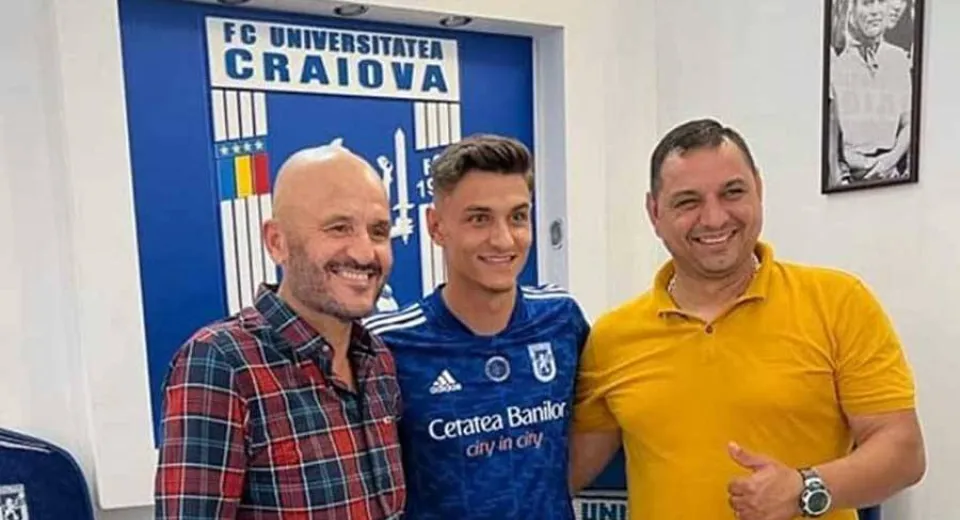 Foto Întăriri în ofensiva alb-albaștrilor. 