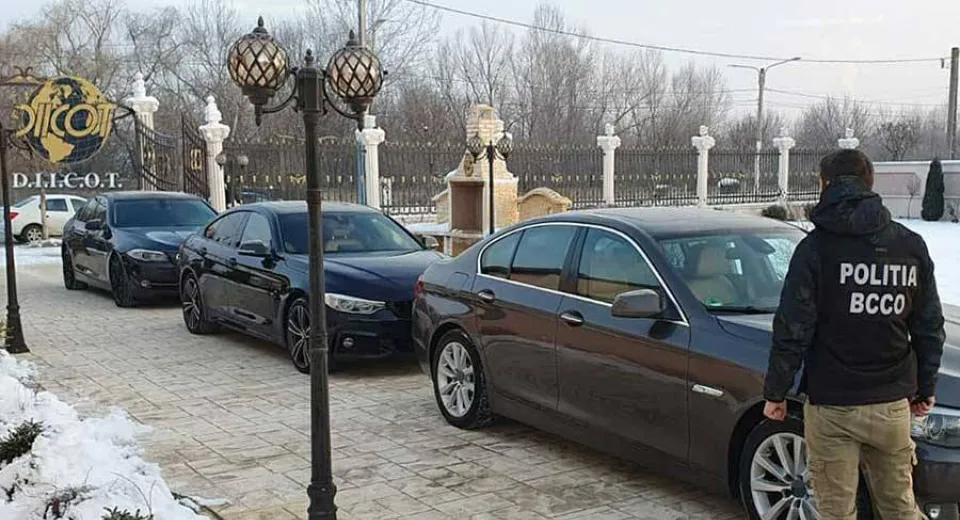 Foto Cercetați pentru constituirea unui grup infracțional organizat, șantaj și camătă