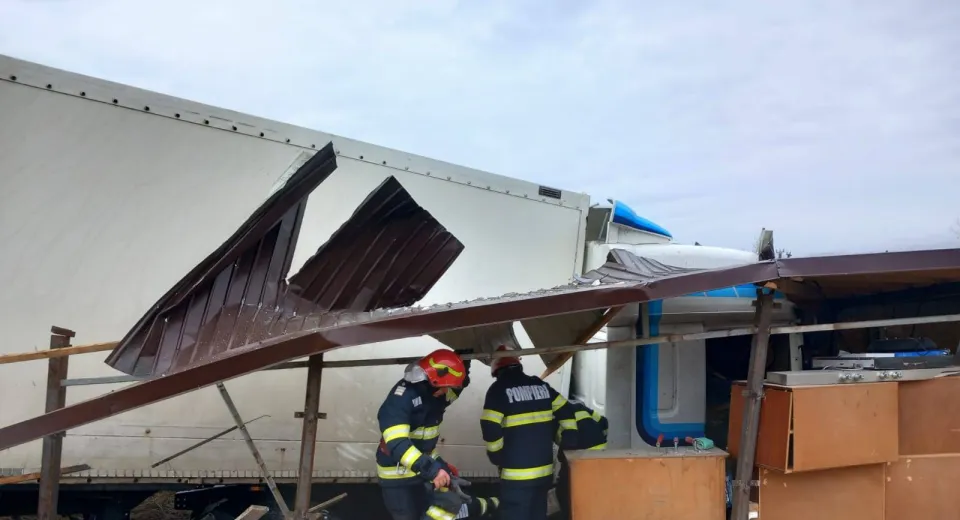 Foto Impact între două TIR-uri în județul Vâlcea 