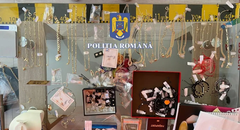 Foto Evaziune fiscală și contrabandă cu bijuterii. Tânără din Slatina, cercetată 