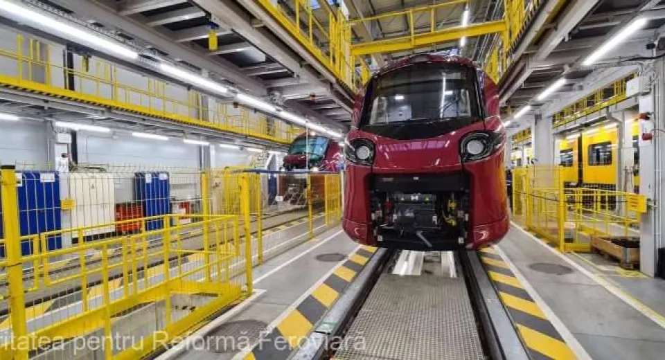 Foto Primul tren din cele 37 cumpărate de ARF pornește miercuri spre România