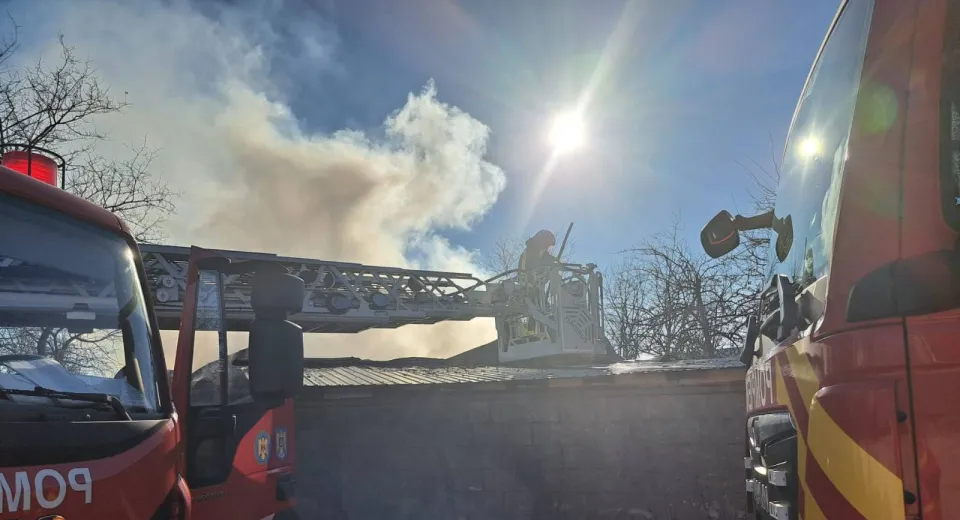 Foto OLT: Casă distrusă într-un incendiu 