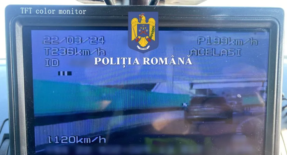Foto Șofer din Dolj, prins circulând cu 236 kilometri/oră pe Drumul Expres 