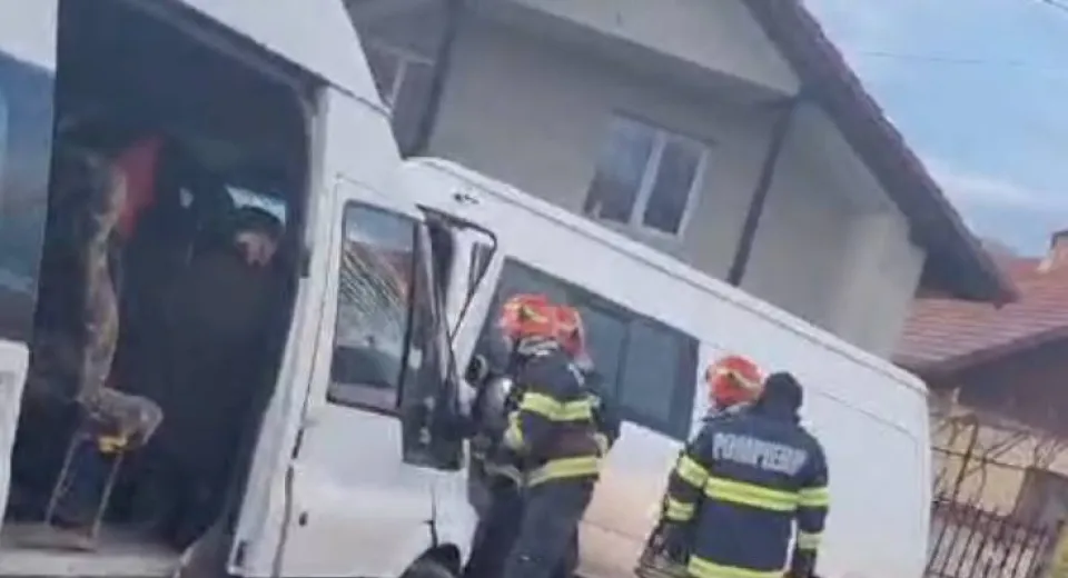Foto GORJ: Trei bărbați la spital, în urma unui accident rutier petrecut la Novaci 